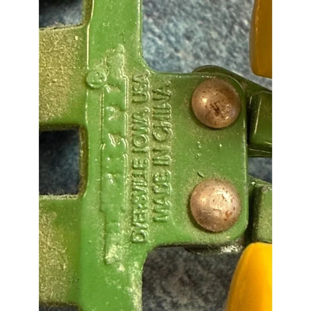 Vintage 1/64 ERTL John Deere 7200 12-Row Planter Frame (READ)